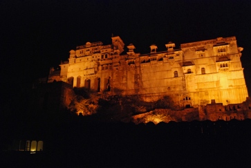 One of the best way to spend an evening in Bundi is to stare at the illuminated fortress from one of the rooftop cafes